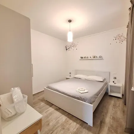 Grazioso Bilocale A * Marina Di Carrara